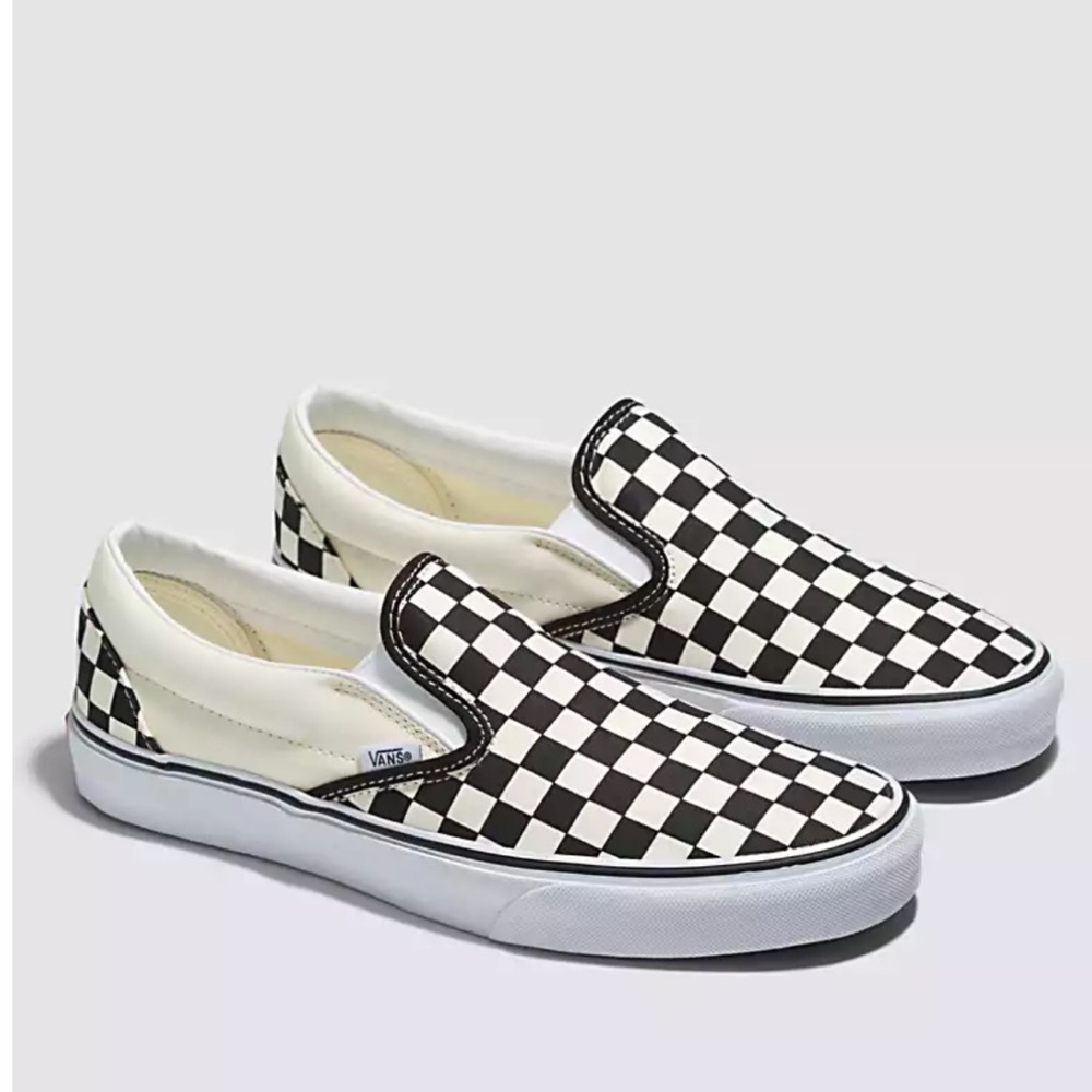 NWT Vans checkered classic slip-on. Women’s size 7.5, men’s size 6.
